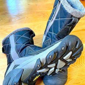 Keen zip-up snow boots